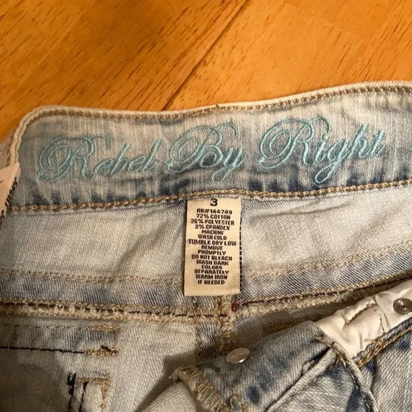 Rebel By Right Mid Rise Cut off  Shorts NWT - Picture 5 of 9